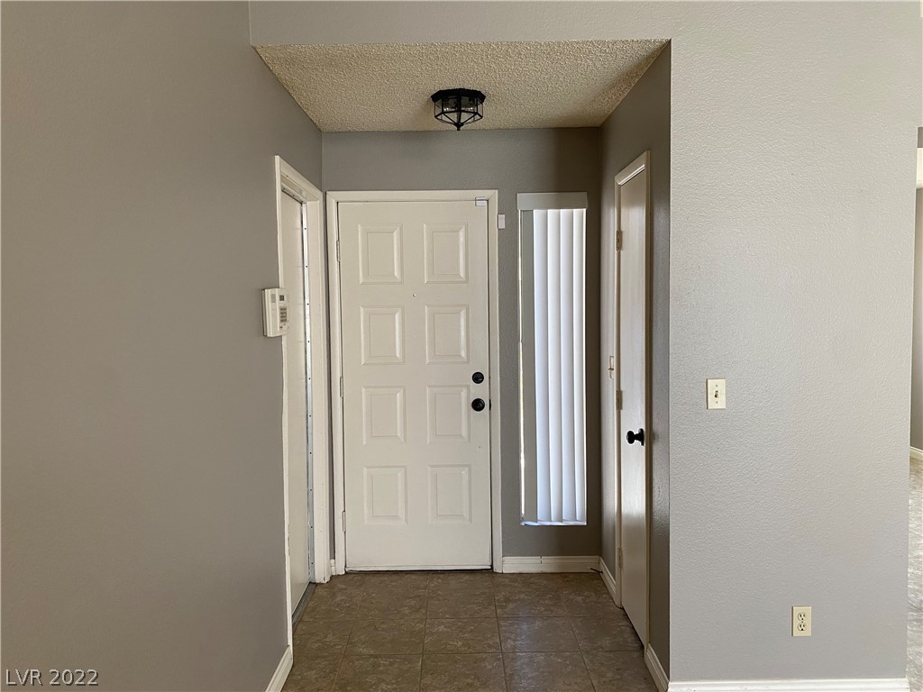 2757 Quaker Ridge Road Las Vegas, NV 89142 - Photo 3 of 31 Gallery Image 3