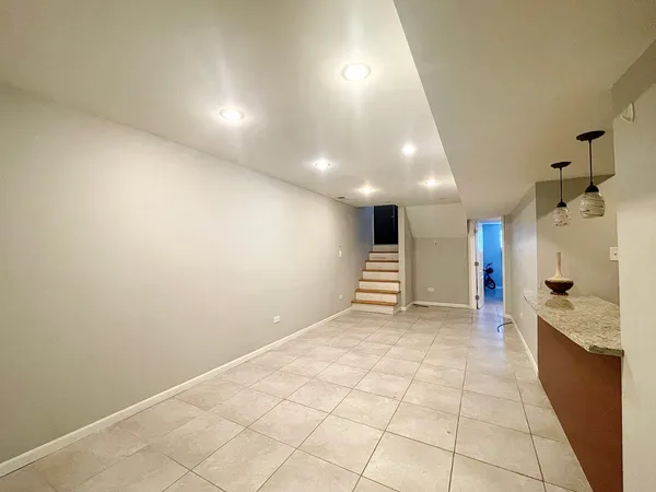 $1,850 | 3021 West Diversey Avenue, Unit G, Chicago, IL 60647