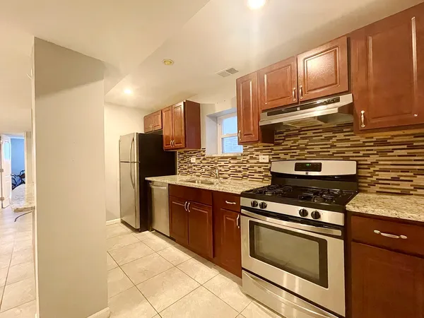 $1,850 | 3021 West Diversey Avenue, Unit G, Chicago, IL 60647