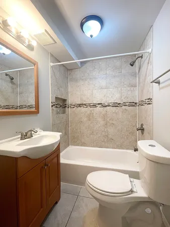 $1,850 | 3021 West Diversey Avenue, Unit G, Chicago, IL 60647