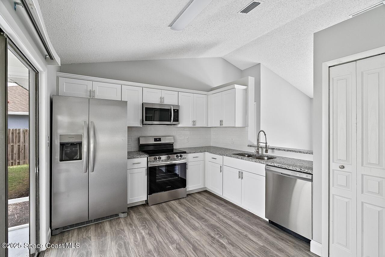 914 Devon Avenue Sebastian, FL 32958 - Photo 11 of 40 8