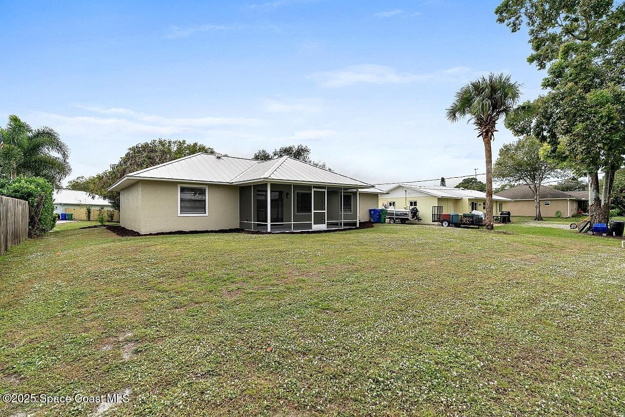 914 Devon Avenue Sebastian, FL 32958 - Photo 37 of 40 a front view of a house with a garden