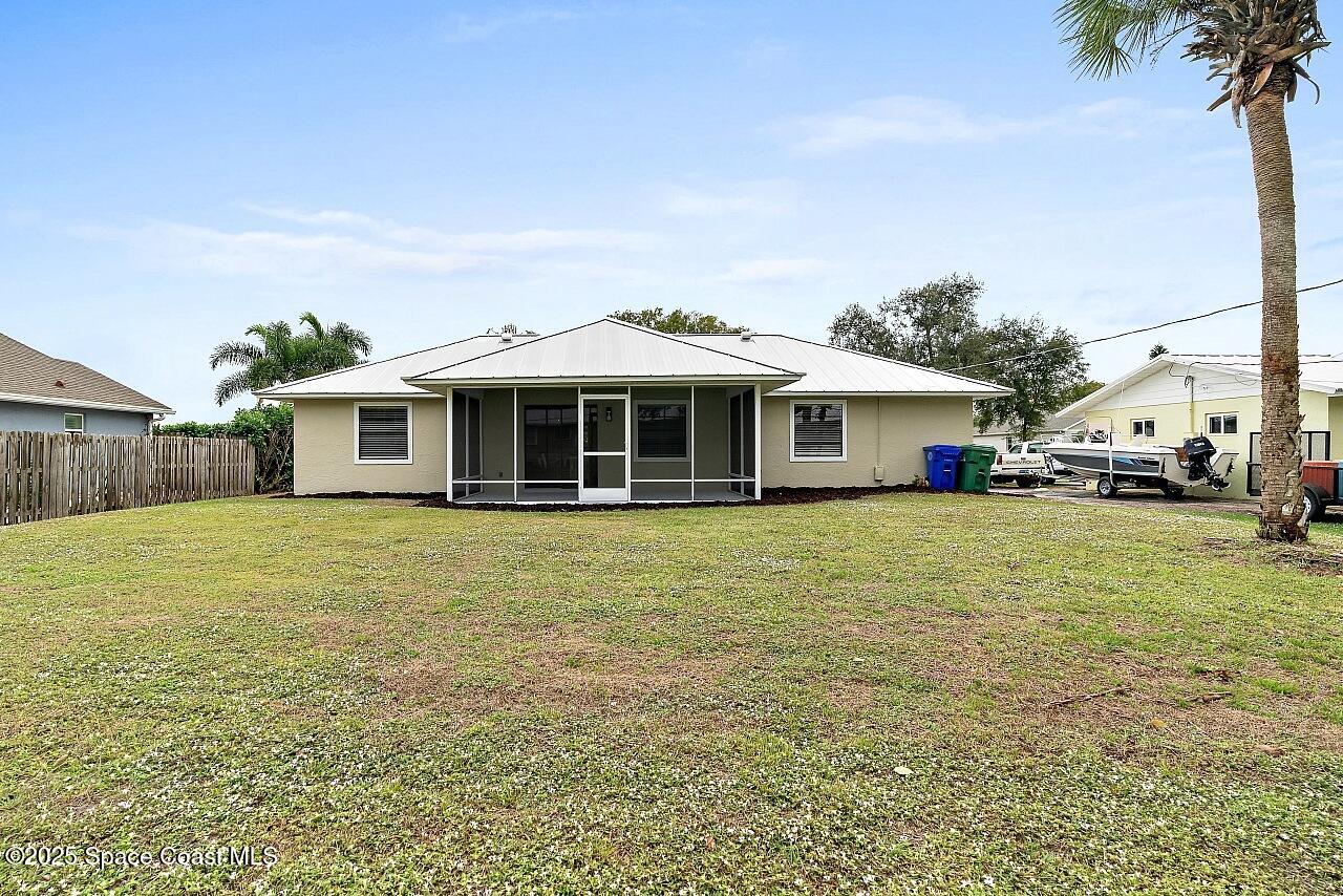914 Devon Avenue Sebastian, FL 32958 - Photo 38 of 40 a front view of a house with a garden