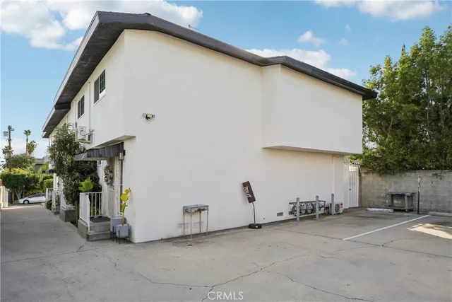 $5,495 | 4427 Camero Avenue, Los Angeles, CA 90027
