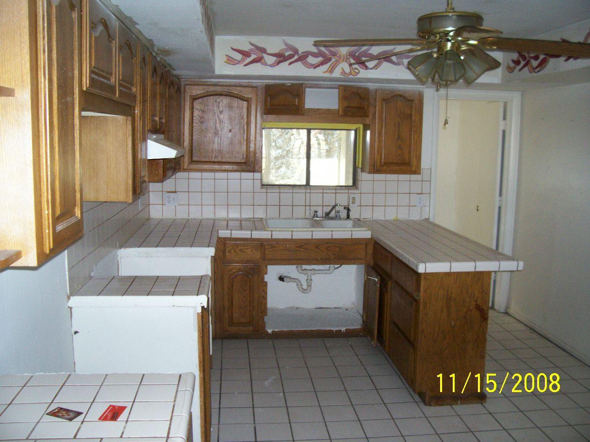 1711 East Cheery Lynn Road Phoenix, AZ 85016 - Photo 2 of 6 a kitchen with a stove and a sink