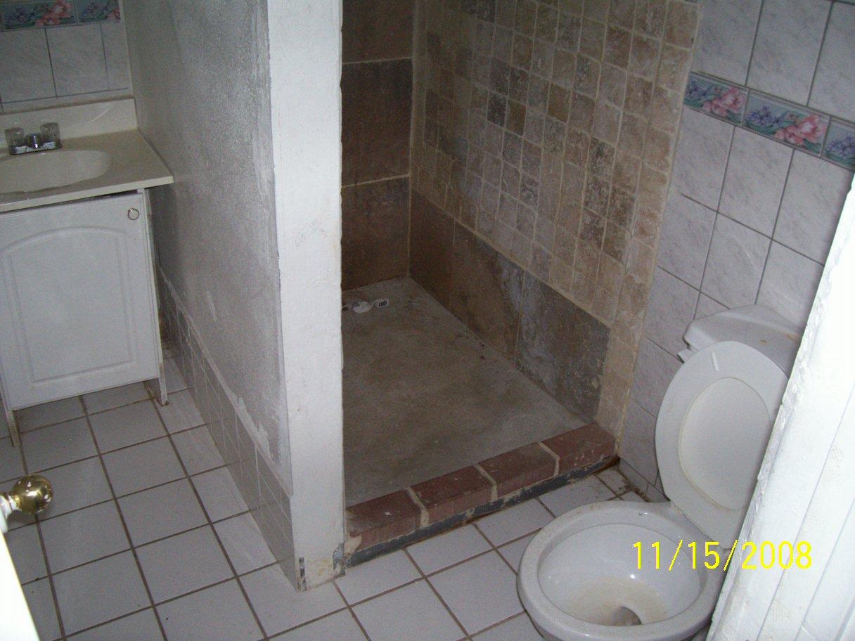1711 East Cheery Lynn Road Phoenix, AZ 85016 - Photo 4 of 6 a bathroom with a sink and a mirror