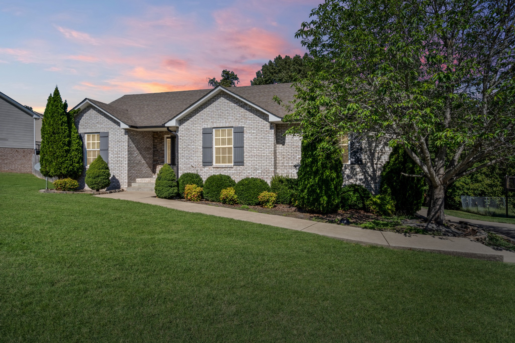 1507 Raven Road Clarksville, TN 37042 - Photo 4 of 42 Grass has been retouched to show you the possibilities of Spring Time!!