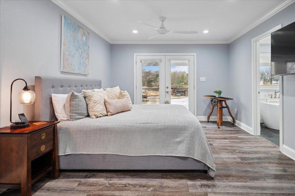 154 Bayside Circle Malakoff, TX 75148 - Photo 16 of 40 a bedroom with a bed and wooden floor