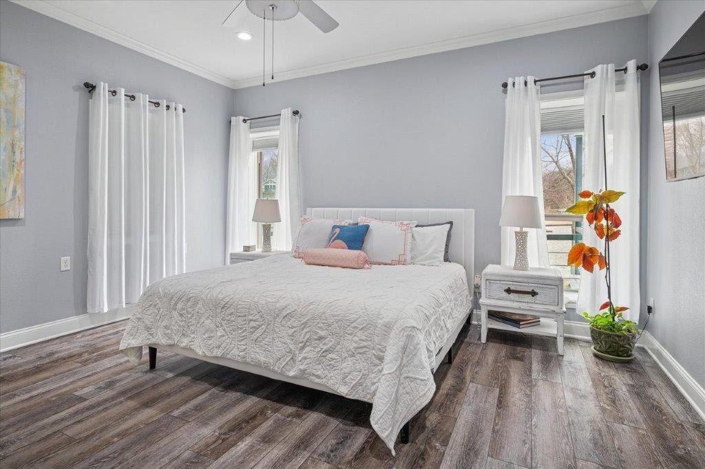 154 Bayside Circle Malakoff, TX 75148 - Photo 23 of 40 a bedroom with a bed and a window