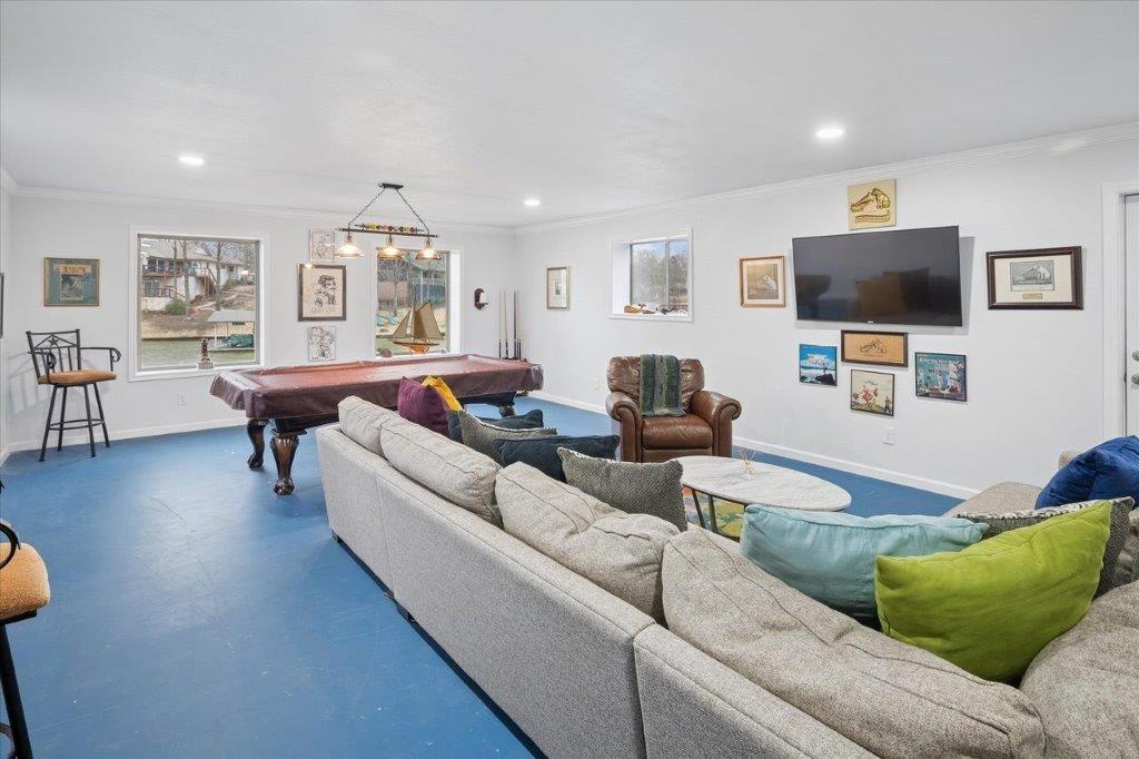 154 Bayside Circle Malakoff, TX 75148 - Photo 30 of 40 a living room with furniture and a flat screen tv