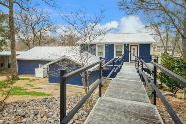 a view of a house with backyard