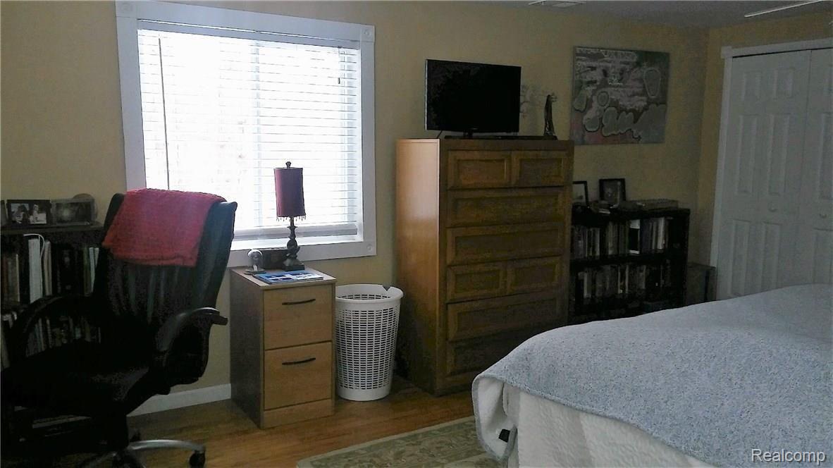 676 North Conklin Road Lake Orion, MI 48362 - Photo 28 of 39 Master bedroom
