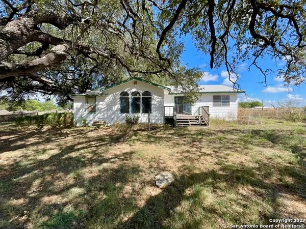 $375,000 | 284 County Road 6612, Devine, TX 78016