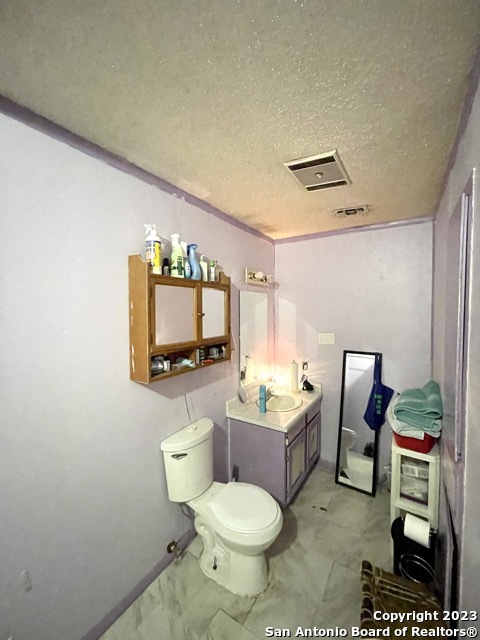 284 County Road 6612 Devine, TX 78016 - Photo 16 of 29