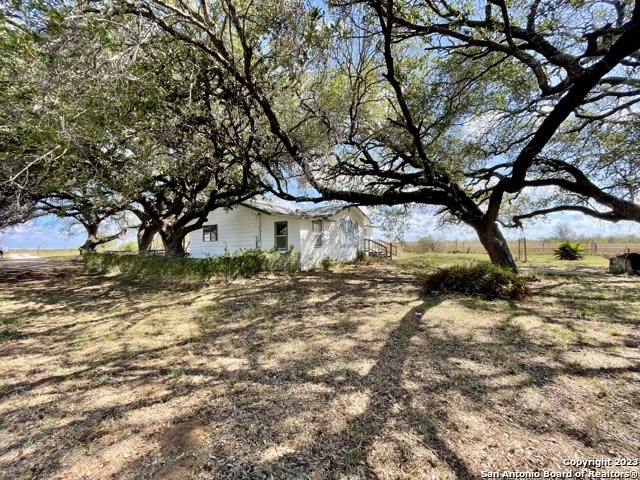 284 County Road 6612 Devine, TX 78016 - Photo 19 of 29