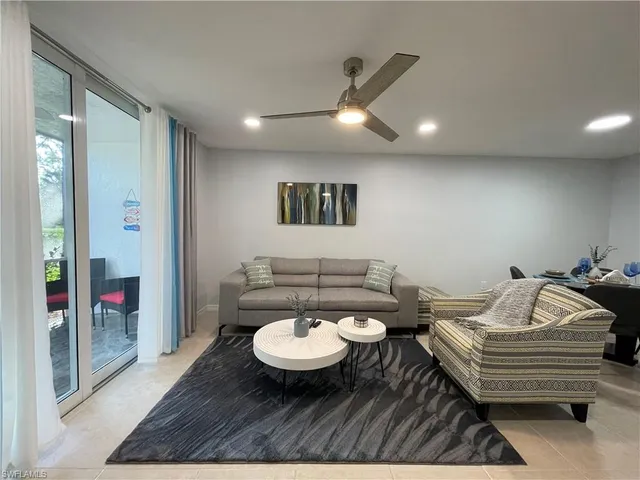 $289,900 | 170 Turtle Lake Court, Unit 103, Naples, FL 34105