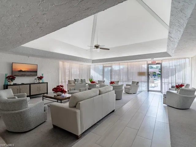 $289,900 | 170 Turtle Lake Court, Unit 103, Naples, FL 34105