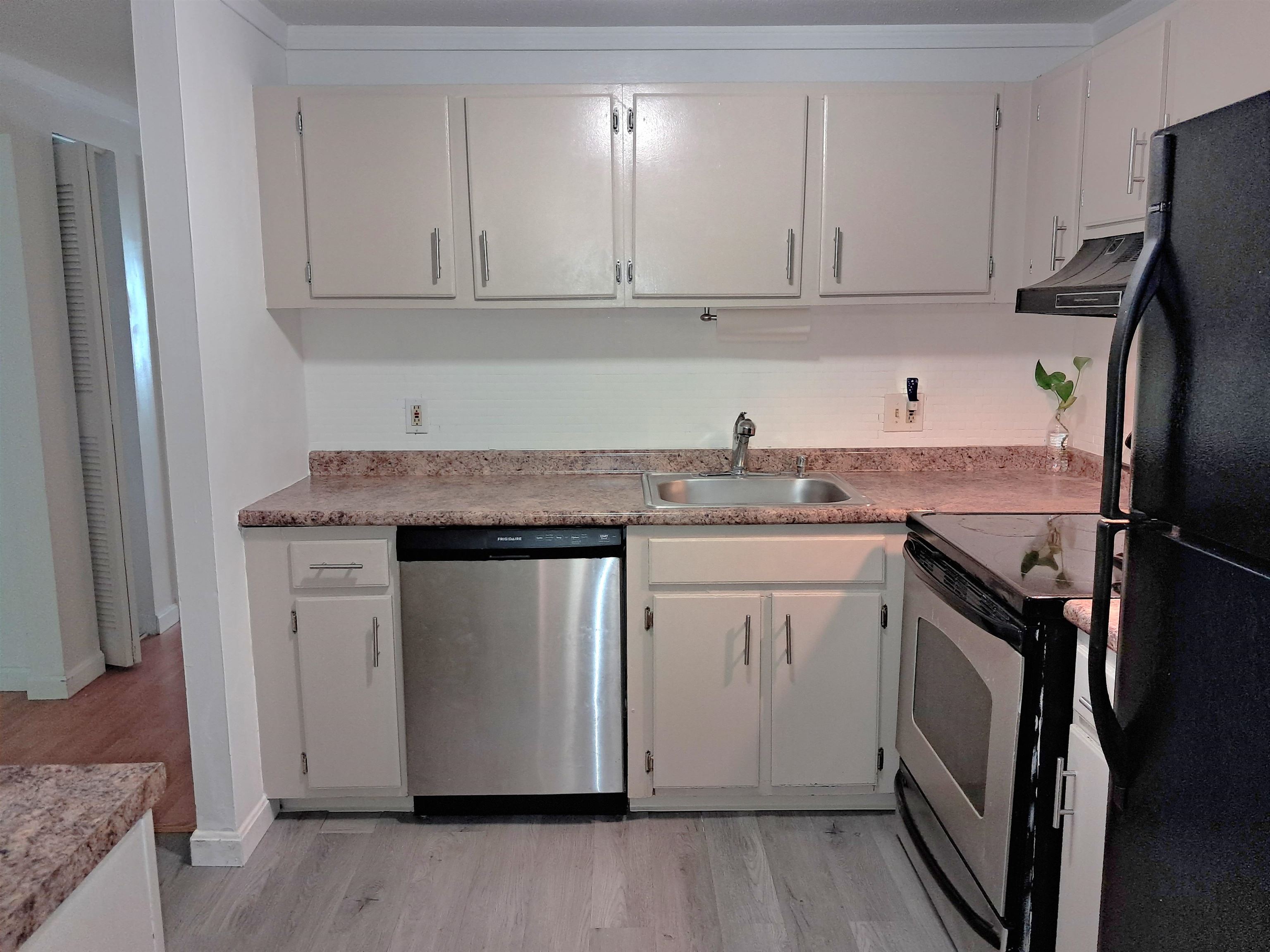 112 English Village Road, Unit 203 Manchester, NH 03102 - Photo 4 of 30 Gallery Image 4