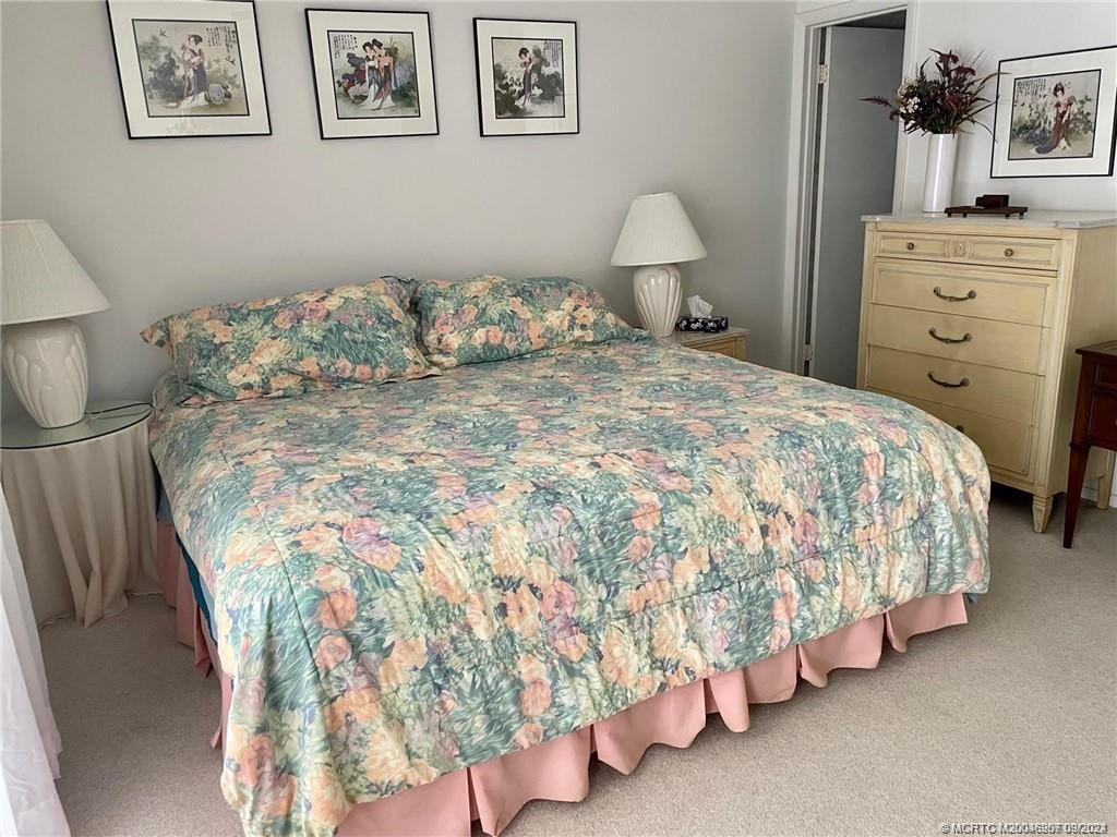 2600 Southeast Ocean Boulevard, Unit H9 Stuart, FL 34996 - Photo 13 of 21 a bedroom with a bed and lamp
