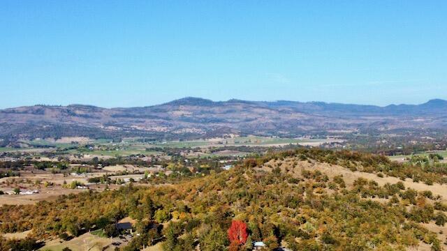 1207 Overlook Drive Eagle Point, OR 97524 - Photo 14 of 20 dji_fly_20251018_163136_772_176083233235