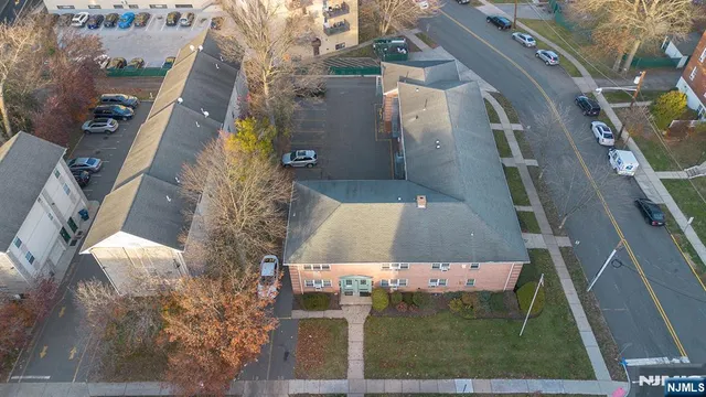 $1,800 | 138 Clinton Place, Unit 1B, Hackensack, NJ 07601