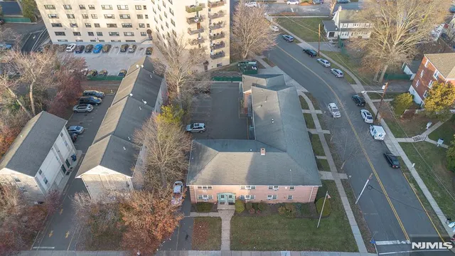 $1,800 | 138 Clinton Place, Unit 1B, Hackensack, NJ 07601