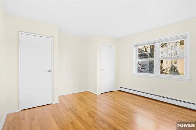 $1,800 | 138 Clinton Place, Unit 1B, Hackensack, NJ 07601