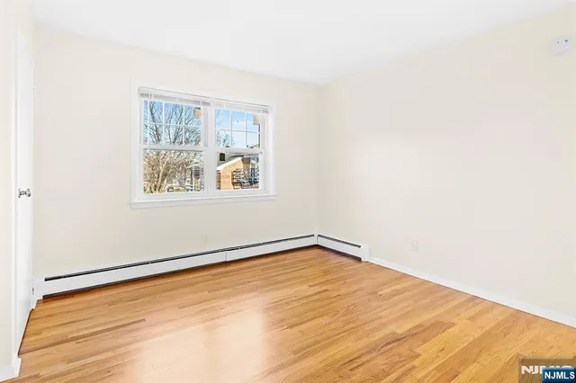 $1,800 | 138 Clinton Place, Unit 1B, Hackensack, NJ 07601