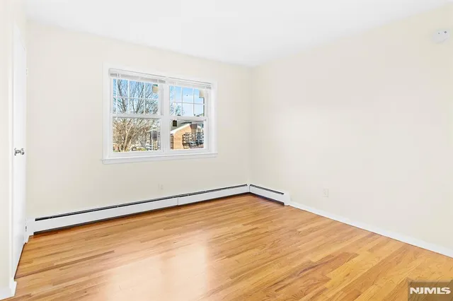 $1,800 | 138 Clinton Place, Unit 1B, Hackensack, NJ 07601