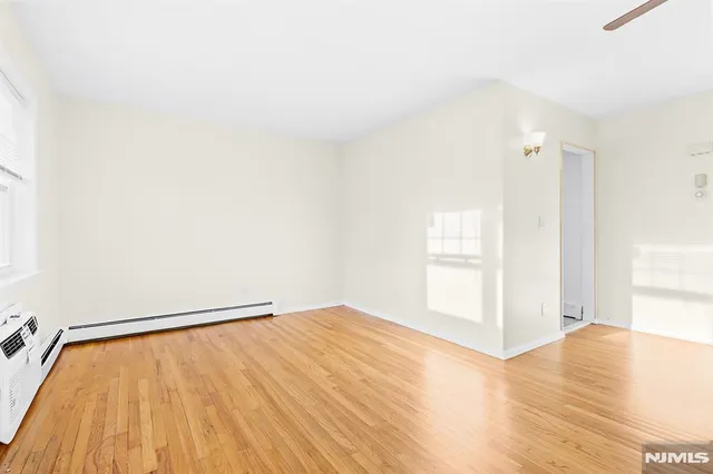 $1,800 | 138 Clinton Place, Unit 1B, Hackensack, NJ 07601