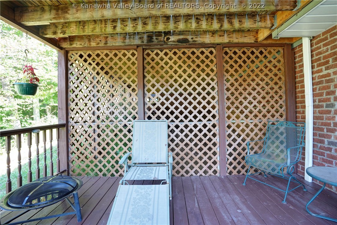 29 Victoria Commons Winfield, WV 25213 - Photo 38 of 41 1 of 2 Decks