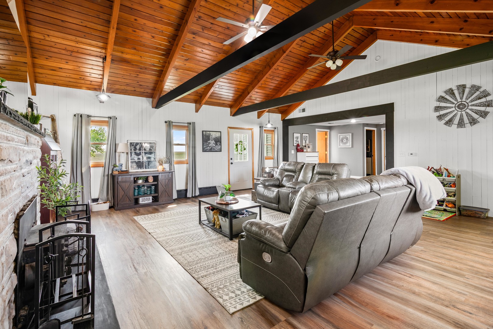 4698 East 17th Road Leland, IL 60531 - Photo 6 of 57 a living room with furniture