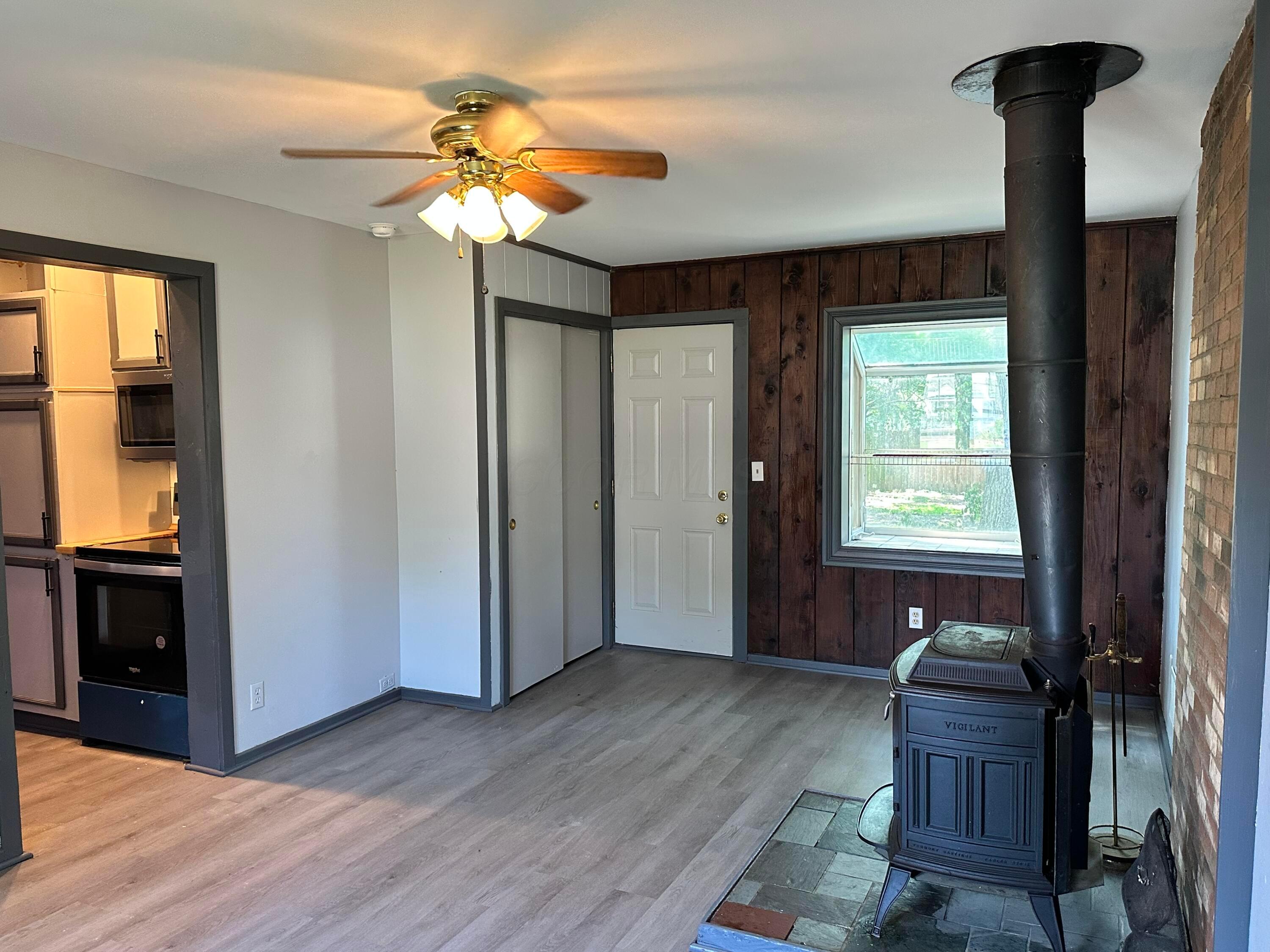 779 Tibet Road Columbus, OH 43211 - Photo 9 of 22 Family Room