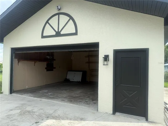a view of a garage