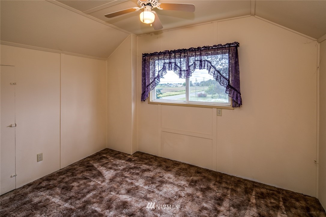 7332 Nooksack Road Everson, WA 98247 - Photo 12 of 33 an empty room with a window