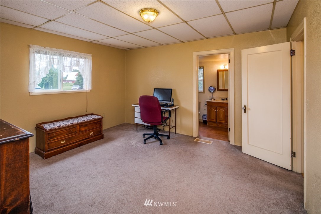 7332 Nooksack Road Everson, WA 98247 - Photo 6 of 33 a room with furniture