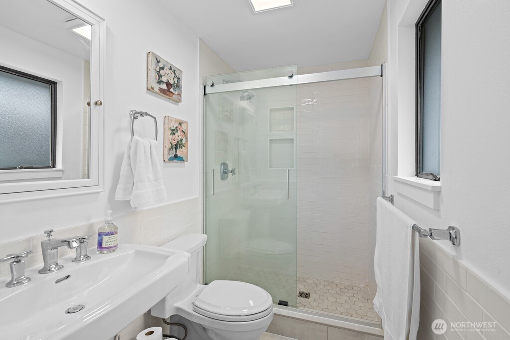 17420 158th Avenue Southeast Renton, WA 98058 - Photo 18 of 37