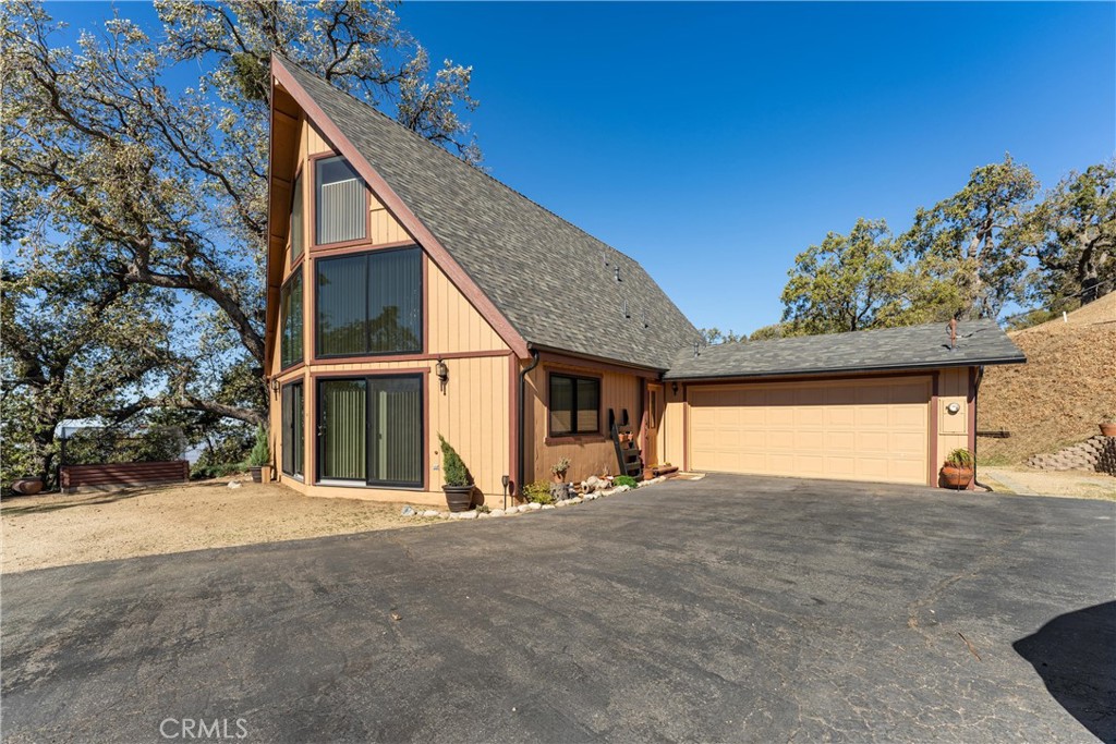 30320 Rollingoak Drive Tehachapi, CA 93561 - Photo 1 of 1 a view of a house with a outdoor space