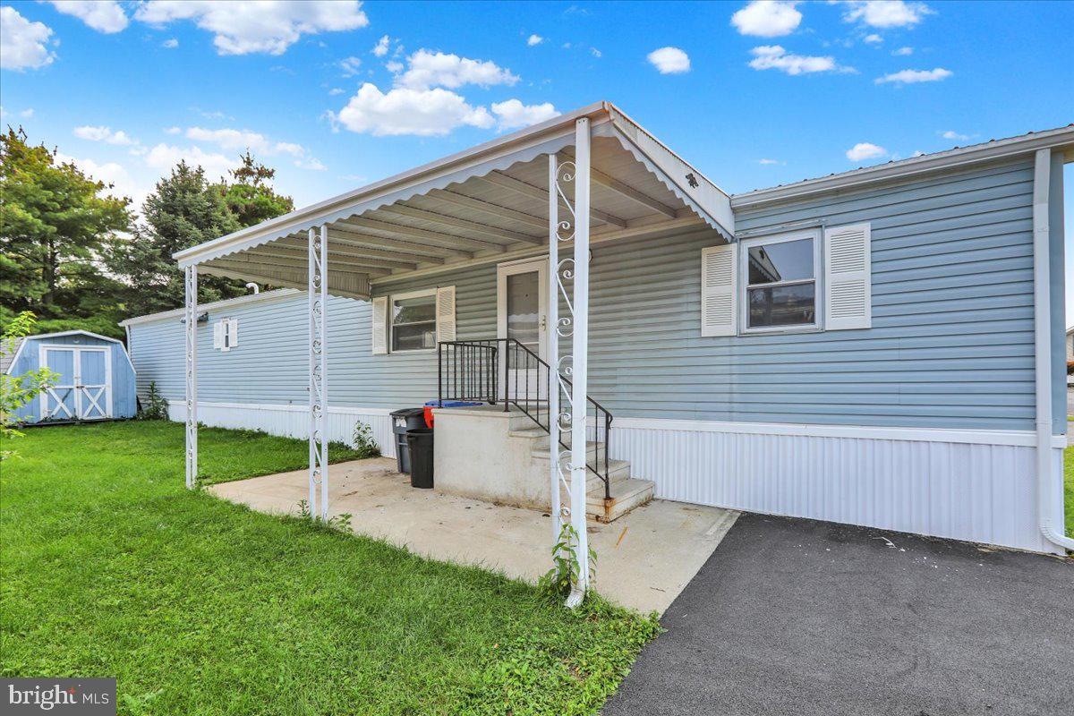 1002 Heath Avenue Reading, PA 19605 - Photo 2 of 24