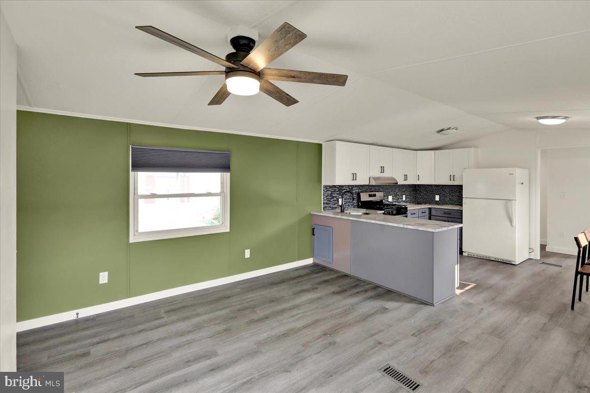 1002 Heath Avenue Reading, PA 19605 - Photo 6 of 24
