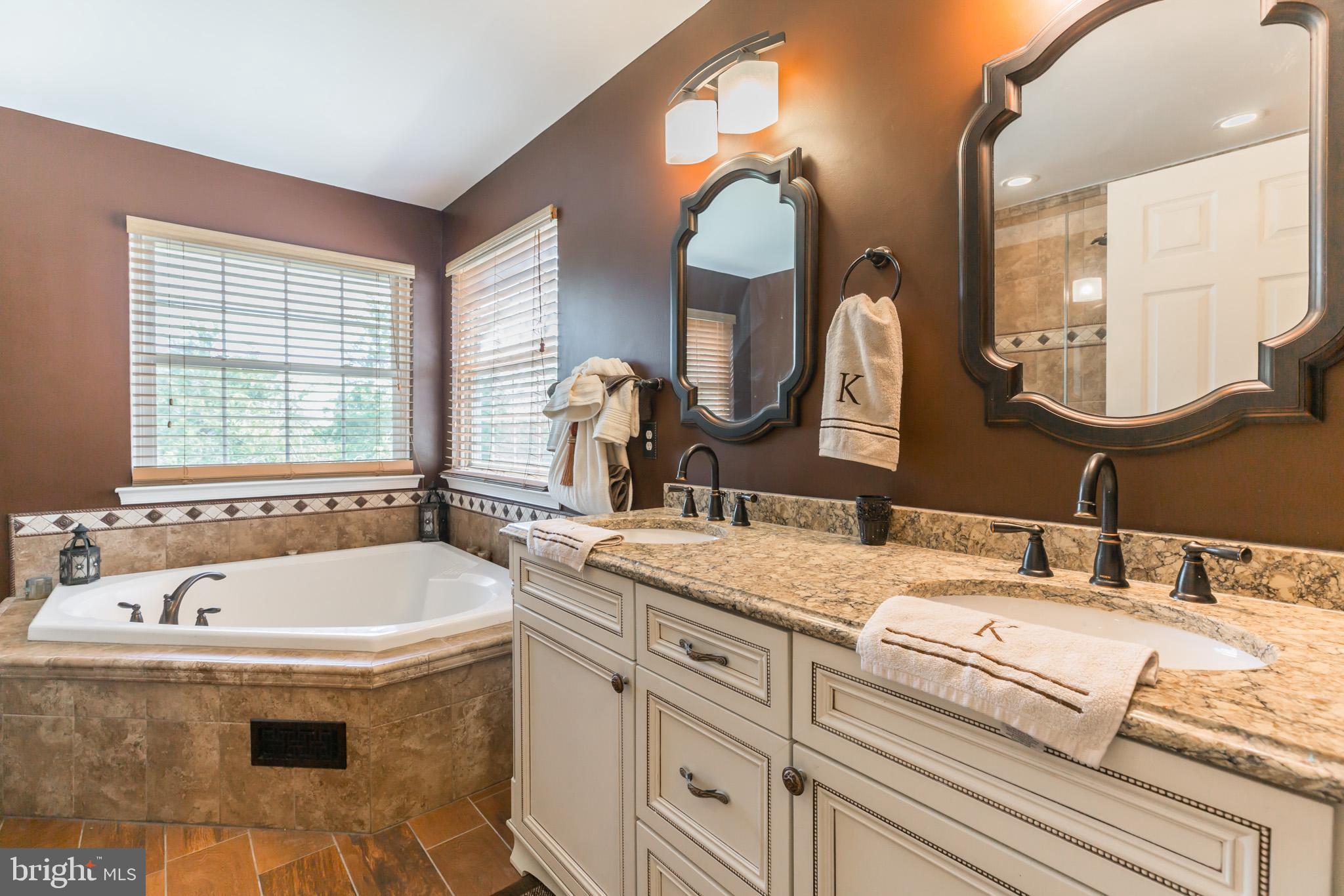 18 Forklanding Road Cinnaminson, NJ 08077 - Photo 10 of 37 High End Master Bath