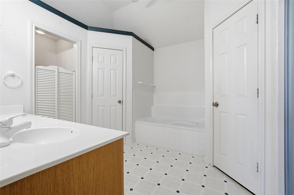 155 Rabajo Road China Spring, TX 76633 - Photo 15 of 40 a bathroom with a bathtub and a sink