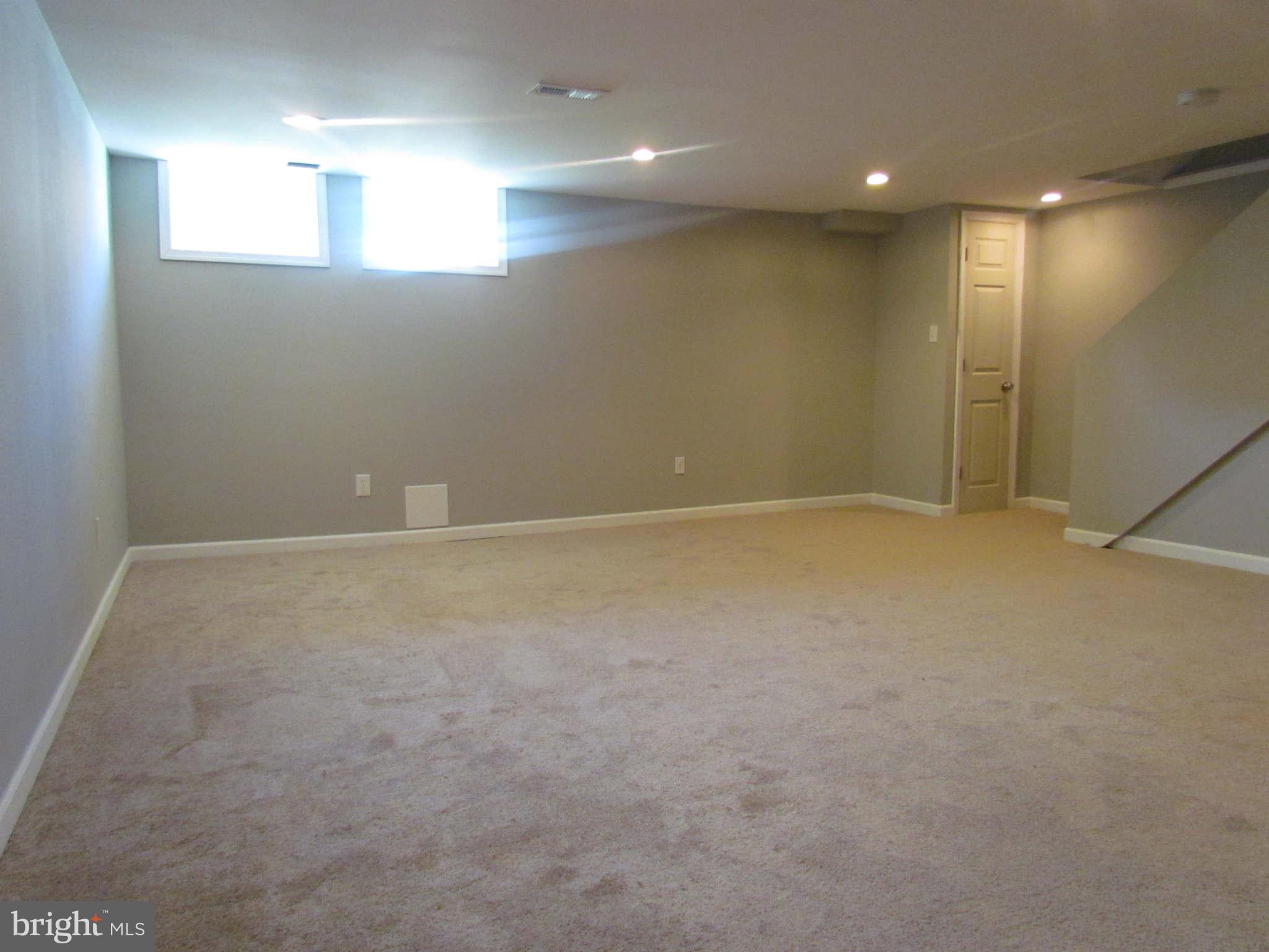 1526 Oakridge Road Baltimore, MD 21218 - Photo 14 of 24 Family Room