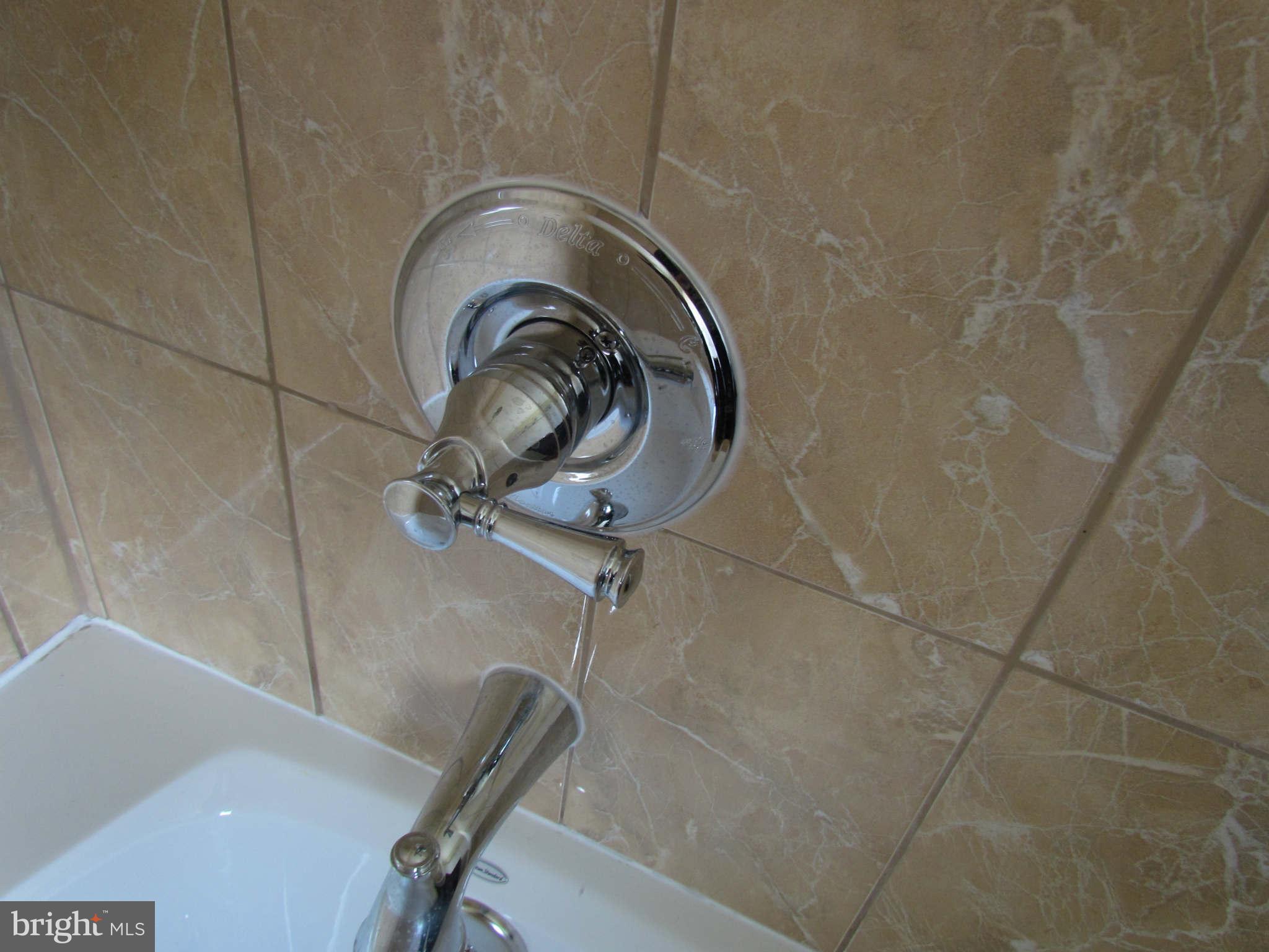 1526 Oakridge Road Baltimore, MD 21218 - Photo 20 of 24 Bath