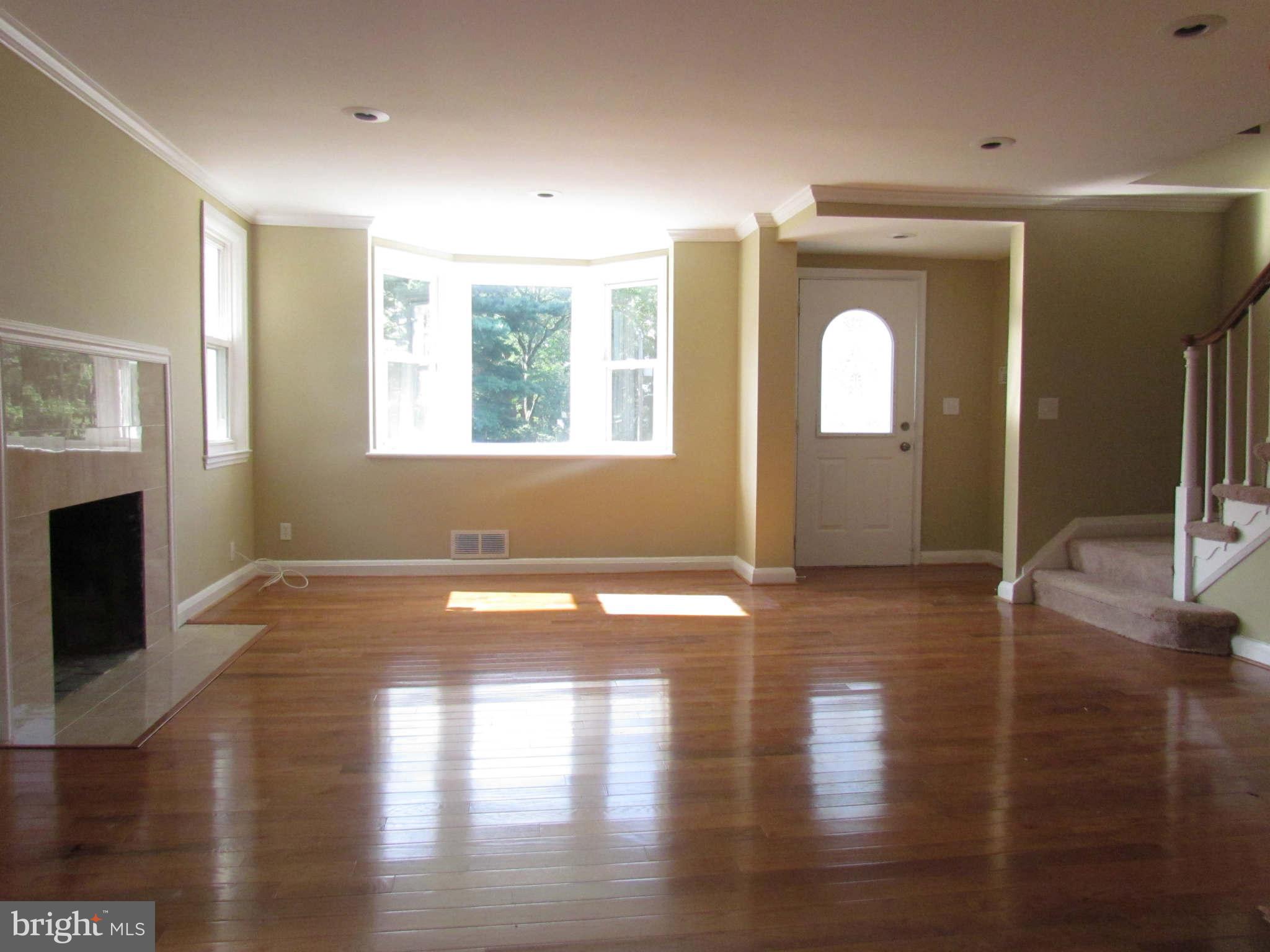 1526 Oakridge Road Baltimore, MD 21218 - Photo 3 of 24 Living Room
