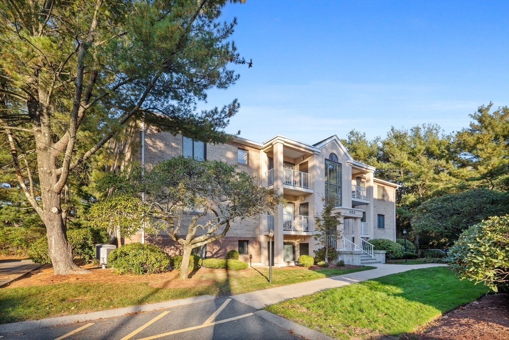 14 Bourbon Street, Unit 25 Peabody, MA 01960 - Photo 27 of 33