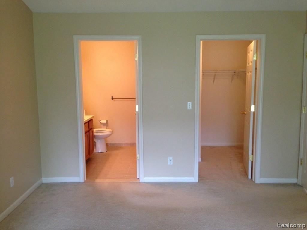 1928 Flagstone Circle Rochester, MI 48307 - Photo 13 of 17