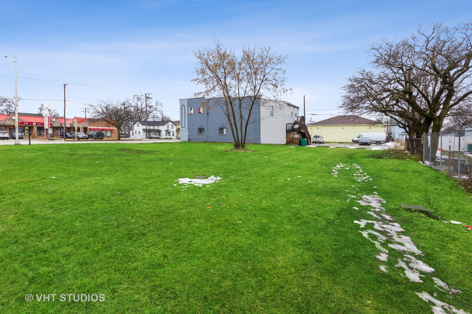 456 Collins Street Joliet, IL 60432 - Photo 2 of 8 a front view of a house with garden