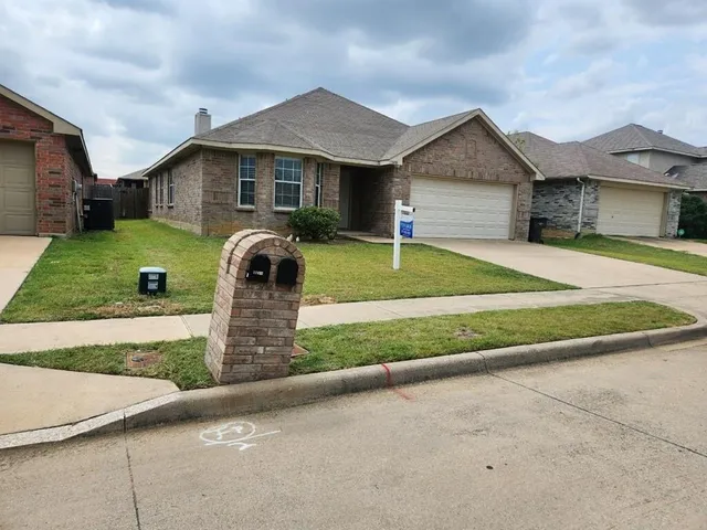 $2,150 | 12408 12498th, Burleson, TX 76028
