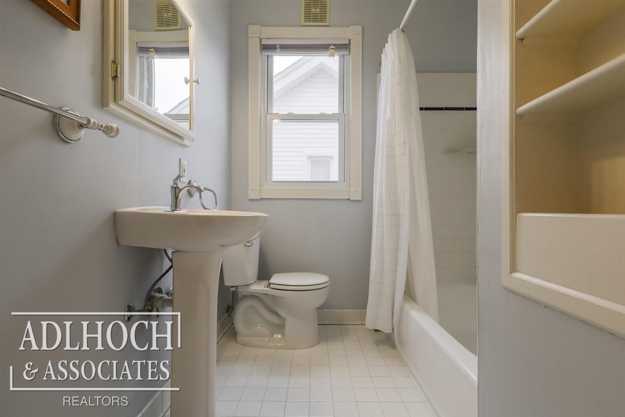 1375 Nottingham Road Grosse Pointe Park, MI 48230 - Photo 14 of 17